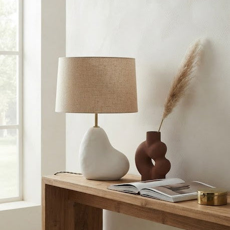 Lampe à Poser Céramique  - Base Blanche Organique et Abat-jour Beige