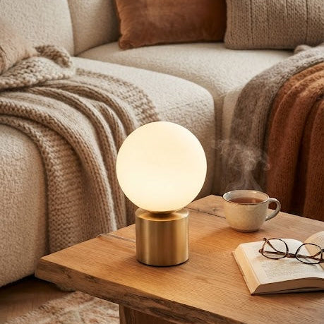 Lampe à Poser Design Orbe - Base Métal Doré & Globe en Verre Opale