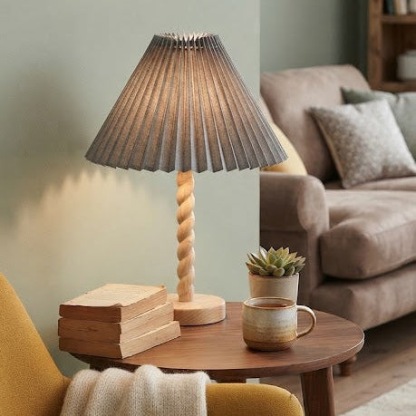 Lampe à Poser Base en Bois Tourné et Abat-jour Plissé Gris