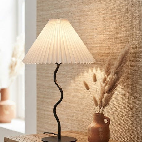 Lampe à Poser Design  - Pied Métal Noir Ondulé & Abat-jour Plissé
